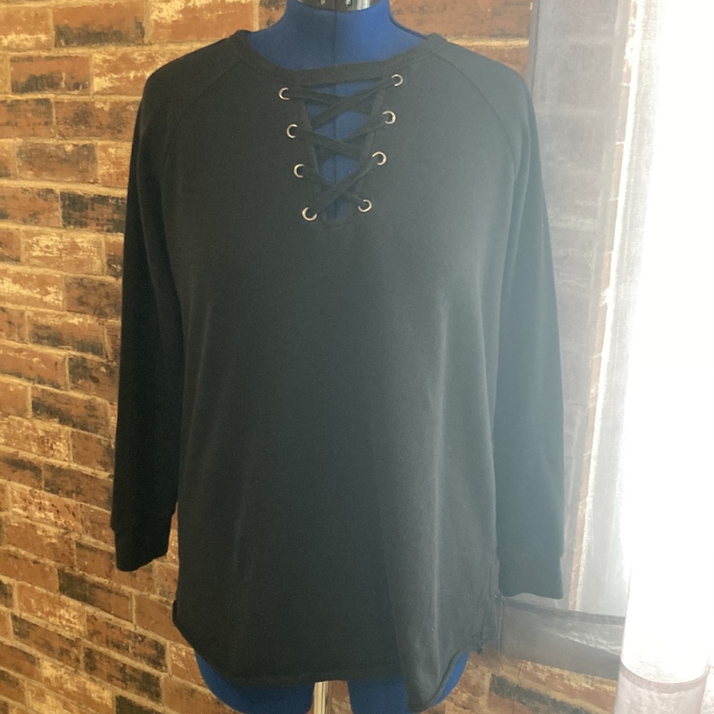 Torrid Black Lattice Neckline Top— Size 0